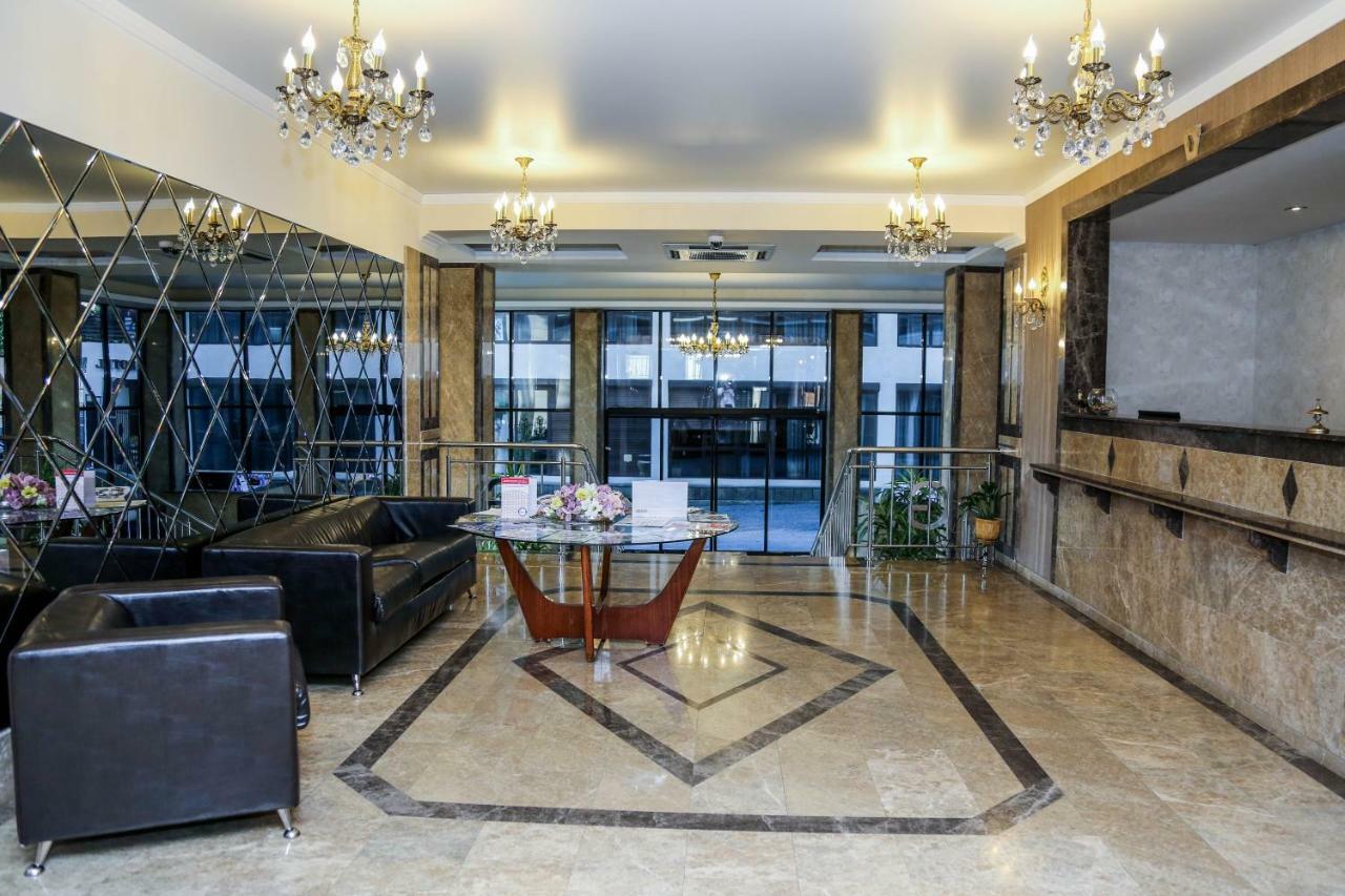 Grand Hotel Gagra Exterior photo